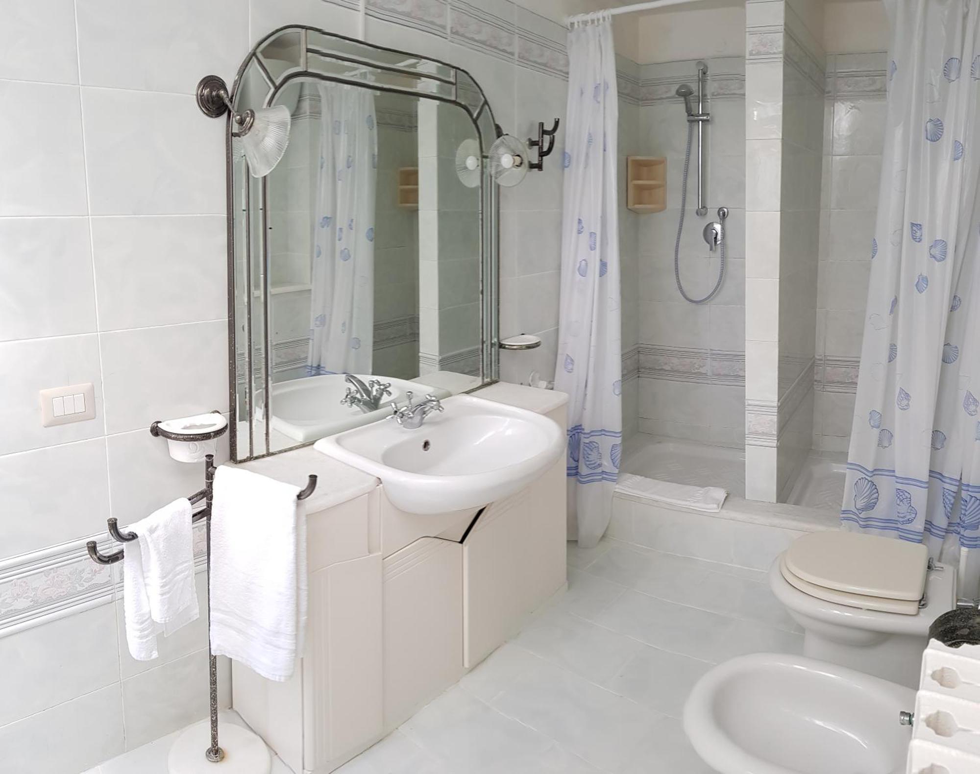Maridea - Camere Con Vista Al Porto Ponza Bagian luar foto